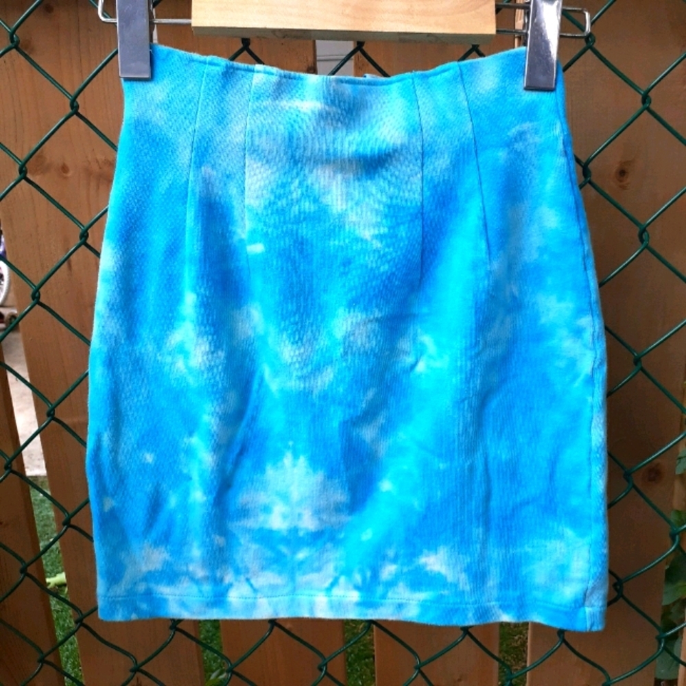 💖BUY 1 GET 1 FREE💖STRETCHY SKY BLUE TIE DYE SKIRT